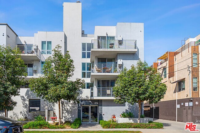 Building Photo - 5229 Willowcrest Ave