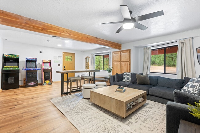 Building Photo - 656 Aspen Dr