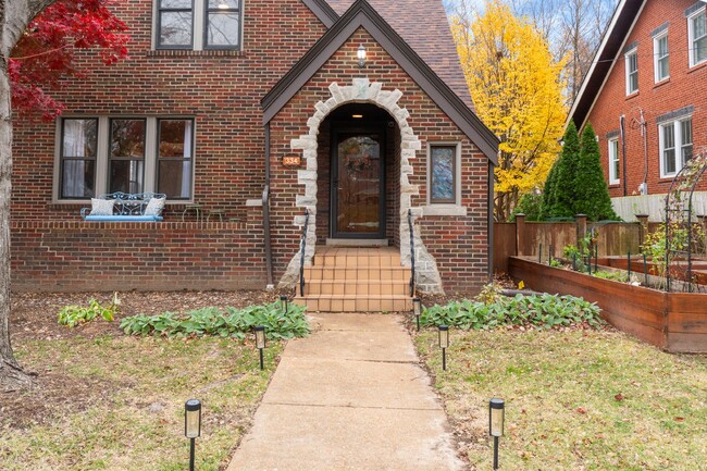 Primary Photo - Charming 3-Bedroom Home in Webster Groves!