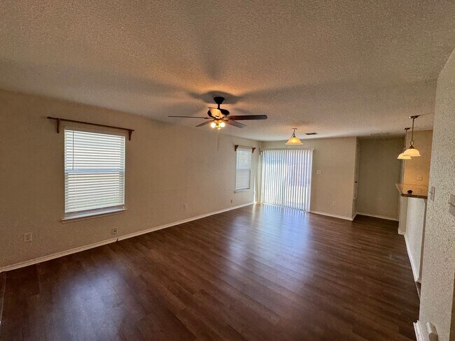 Building Photo - BEAUTIFUL SINGLE STORY HOME  |  CLOSE TO HWY 90 & 1604 | SHOPPING & RESTAURANTS