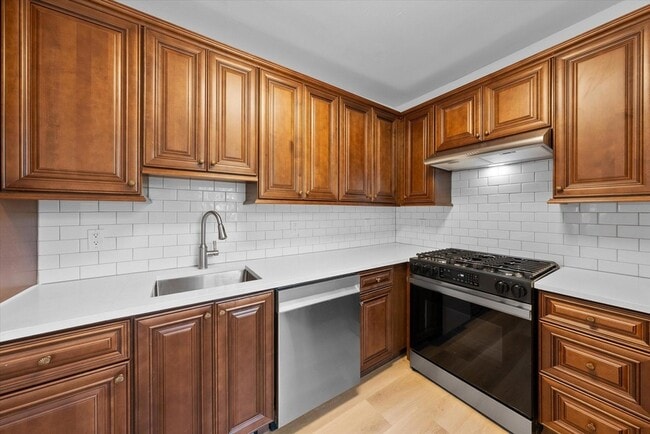 Building Photo - 2026 E Kenilworth Pl