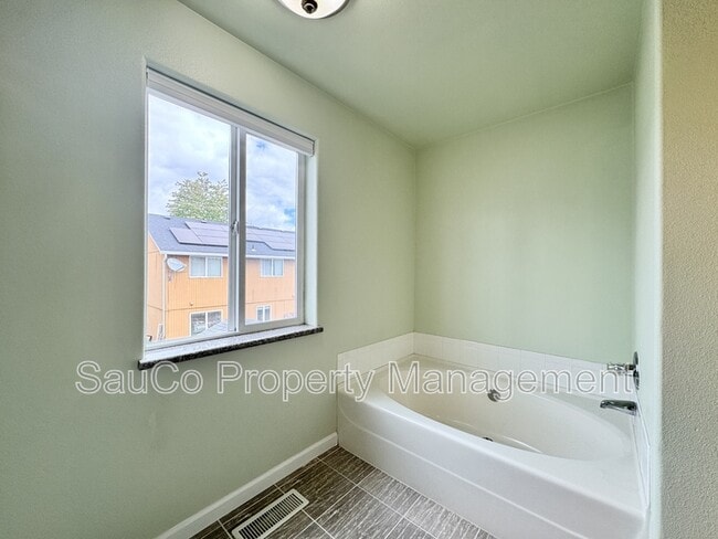 Building Photo - 951 SW 208th Pl