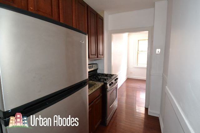 Building Photo - 528 W Surf St