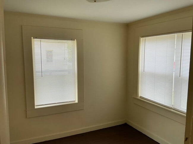 Building Photo - 821 Pearlie Bowden Dr