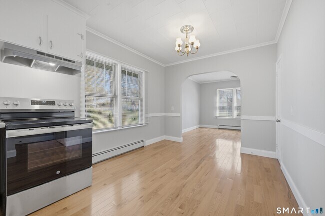Building Photo - 456 Elm St