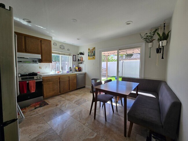 Building Photo - Updated - one story home in Moorpark's desirable Peach Hill neighborhood