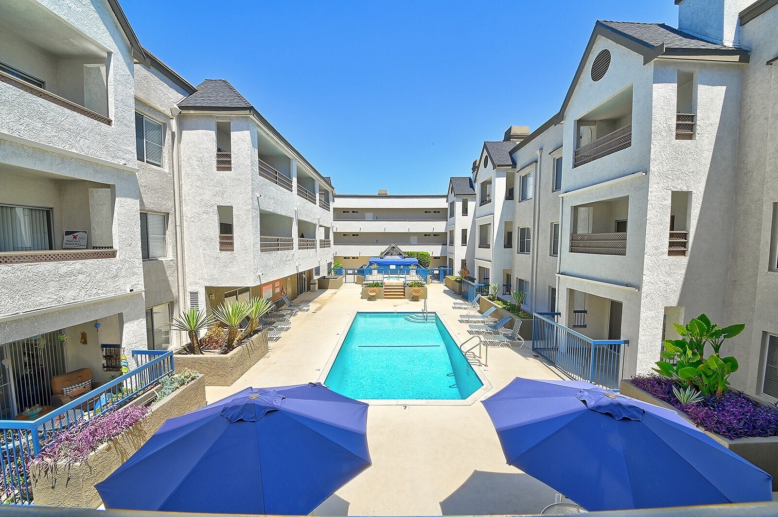 Building Photo - 300 N El Molino Ave