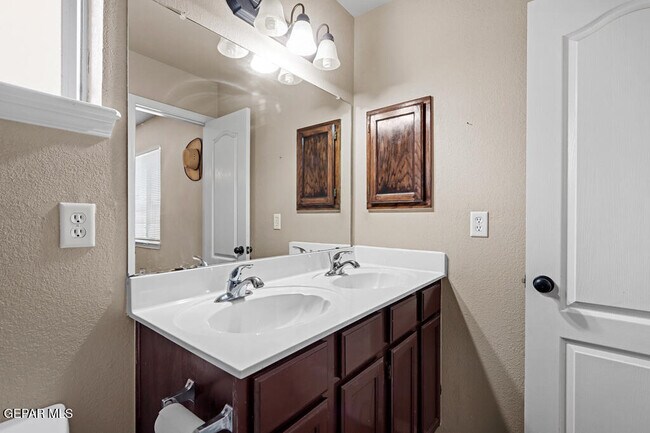 Building Photo - 14413 Desert Sage Dr