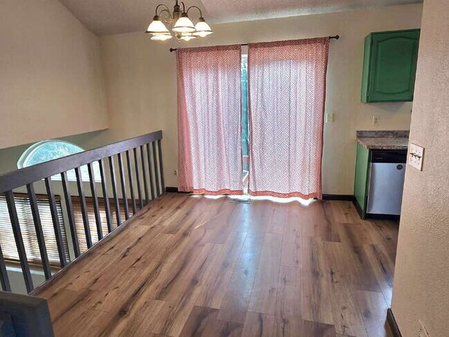 Building Photo - "Charming 4-Bedroom Retreat in Castle Rock with 2.5 Baths, Fenced yard, 2 car attached garage - Y...