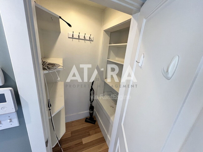 Building Photo - 2559 Wilmington Ave