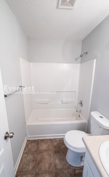 Building Photo - 8641 Thomas Ln