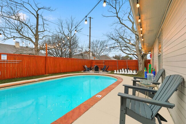 Building Photo - 2 St Charles Pl