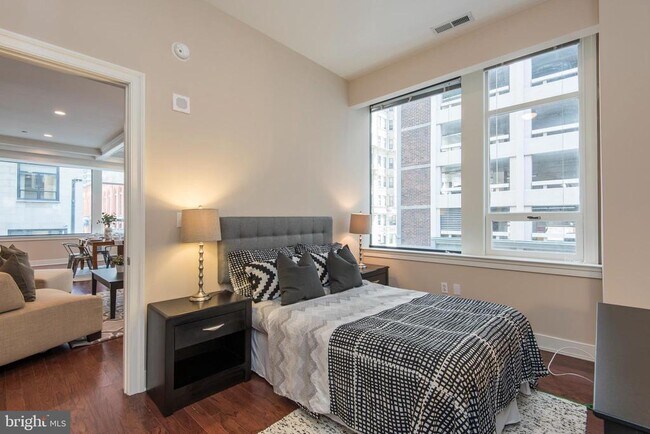 Building Photo - 1501 Locust St