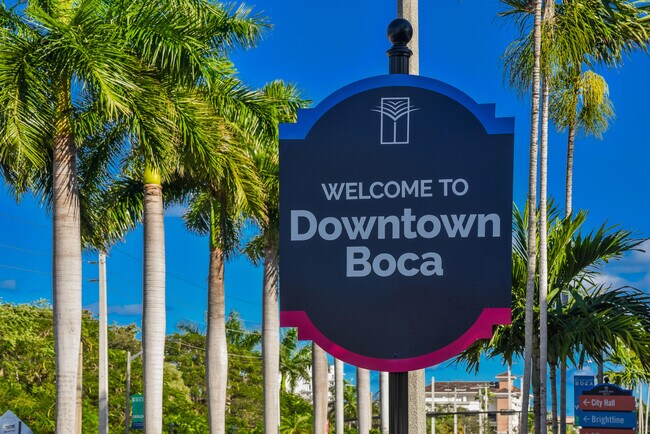 Building Photo - 485 E Royal Palm Rd