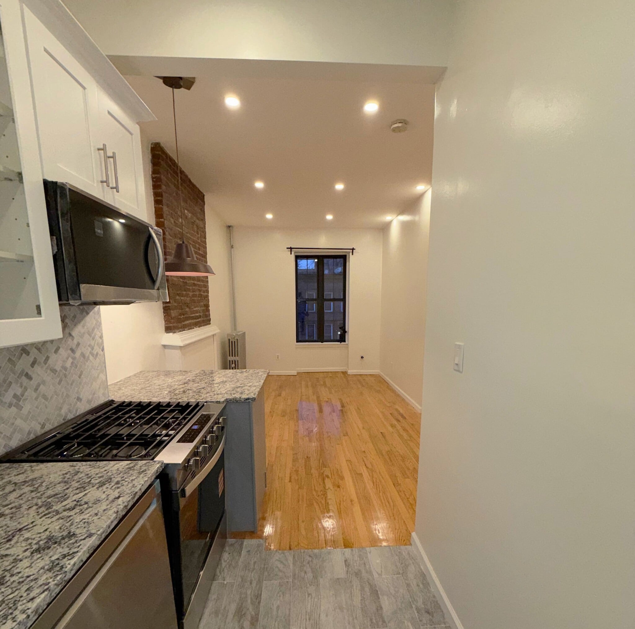 Building Photo - 446A Hancock St