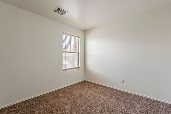 Building Photo - Beautiful Townhome in Phoenix Arizona