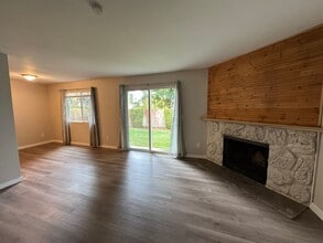 Building Photo - 2Bd/1Ba Kirkland Condo