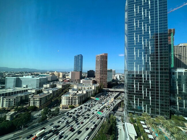 Building Photo - Luxury Executive Condo for Rent - DTLA