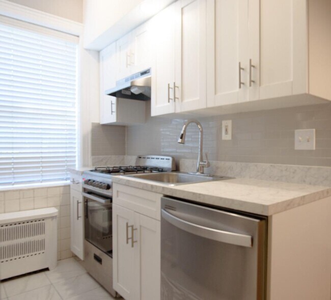 Building Photo - 457 Jersey Ave