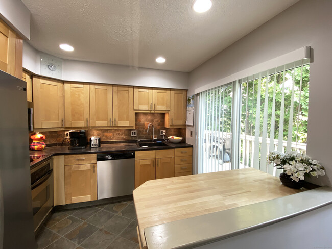 Building Photo - 125 Peddlers Dr
