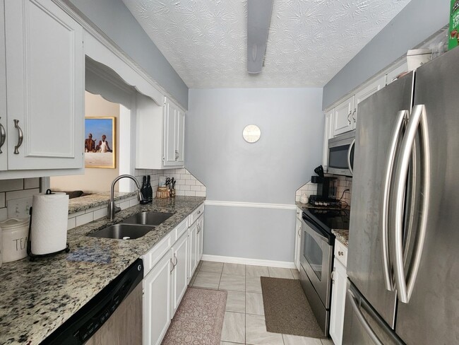 Building Photo - Cozy 3 Bedroom 2 Bath Corner Lot in Columbus, GA