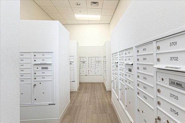 Building Photo - High Floor 2 BED/2 BATH/2 PRKG in brand new ILILANI - W/D INSIDE, LANAI, Corner Unit w/ Ocean View!!