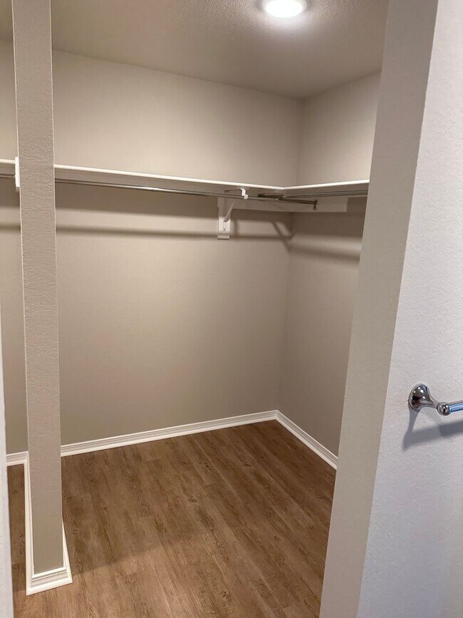 Building Photo - *Pre-leasing* Three Bedroom | Two Bath Hom...