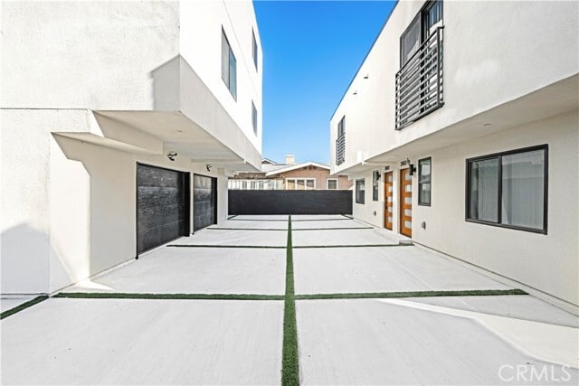 Building Photo - 2002 Hillcrest Dr