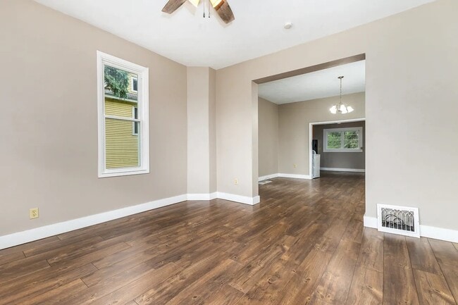 Building Photo - 639 Caledonia Pl