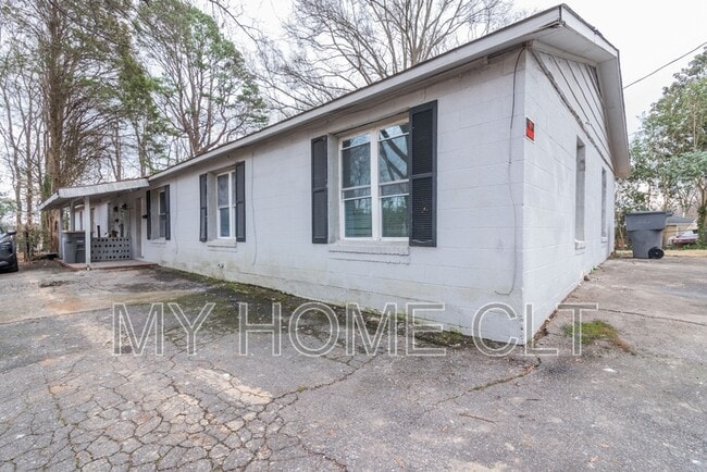 Primary Photo - 215 Johndy Ave