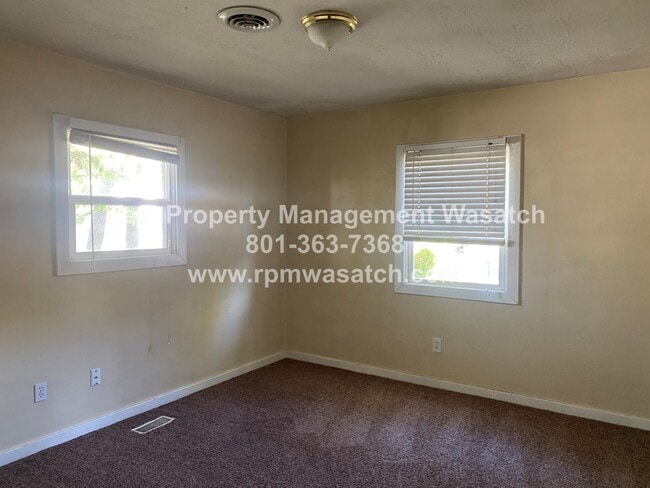 Building Photo - Come See This 4 Bedroom 1.5 bathroom single family home!!