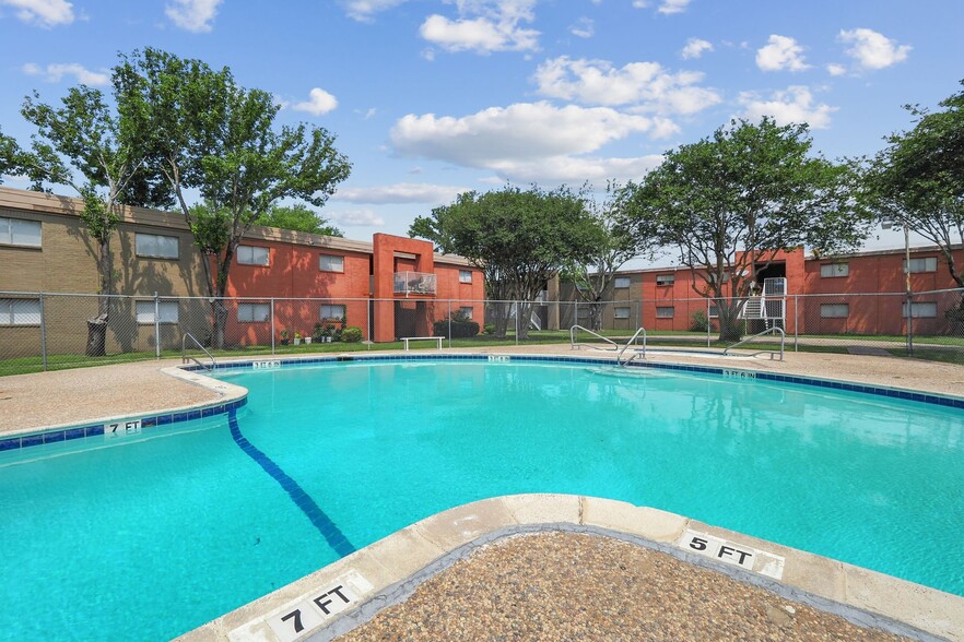 Building Photo - La Paloma Village Apartments