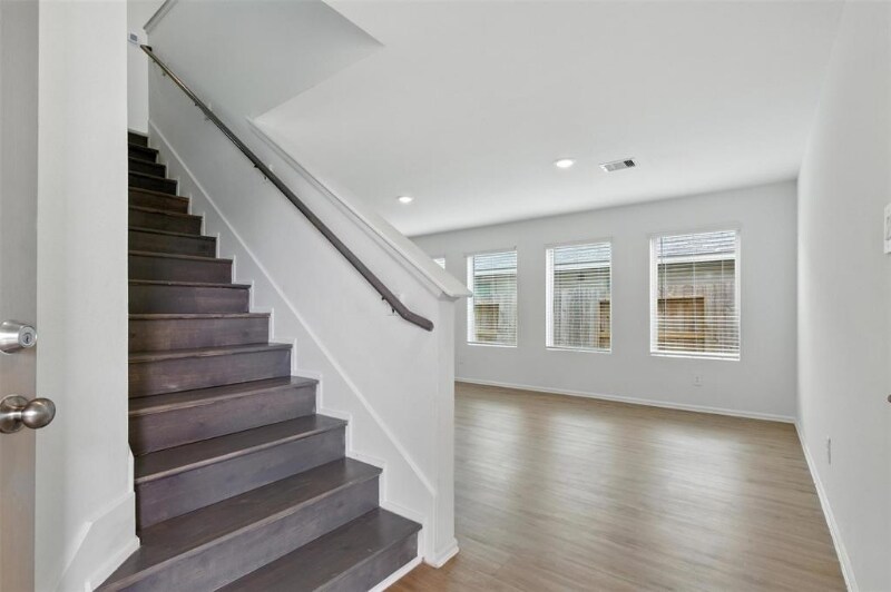 Building Photo - 1437 Las Cuevas Dr