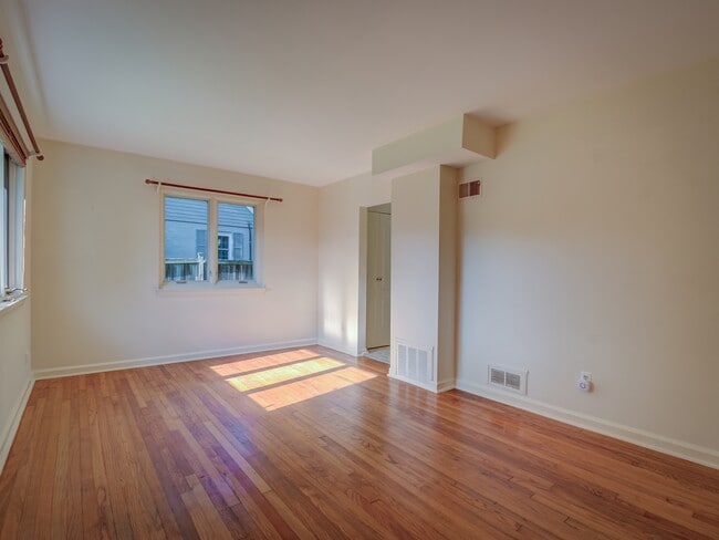 Building Photo - 9011 Lindale Dr