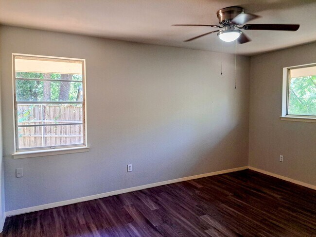 Building Photo - 56041 Glenwick Ln