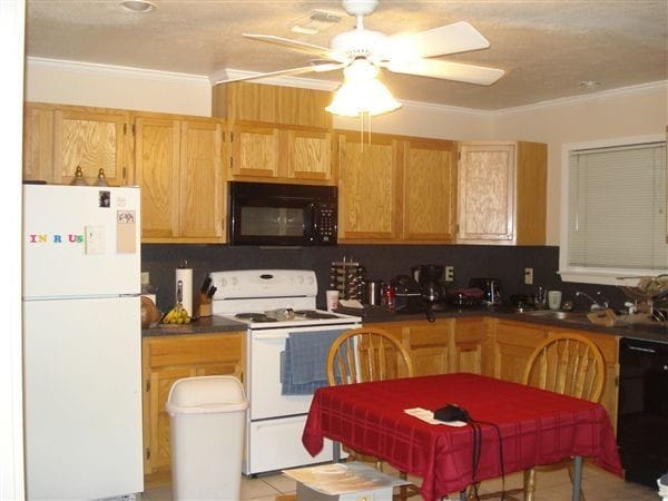 Building Photo - 3 br, 2 bath Duplex - A&R Duplexes - Sprin...