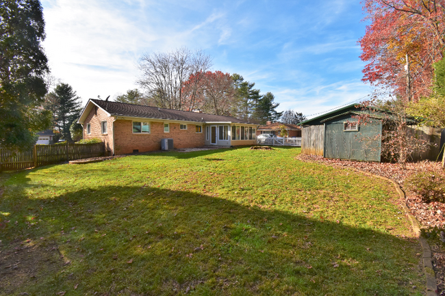 Building Photo - 1044 Carousel Ln