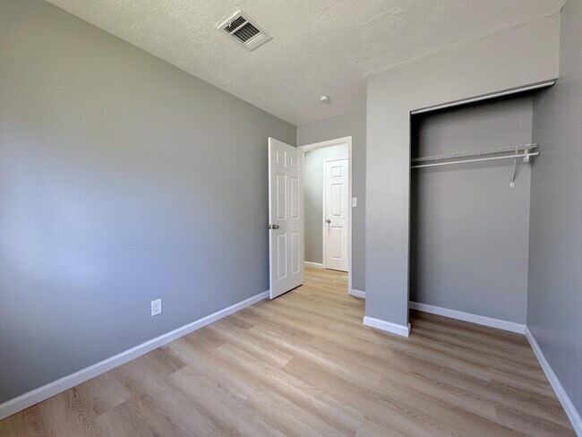 Building Photo - 5200 Mapleridge Dr