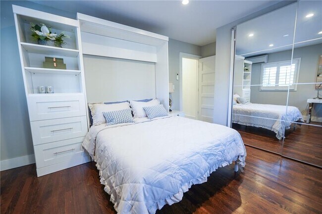 Building Photo - 3844 Longview Dr