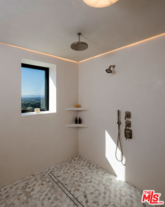 Building Photo - 3699 Alta Mesa Dr