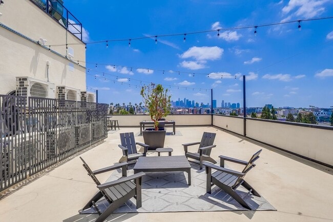 Building Photo - 1bd/1ba Loft in Prime Koreatown w/City Skyline Views and W/D Call Today!