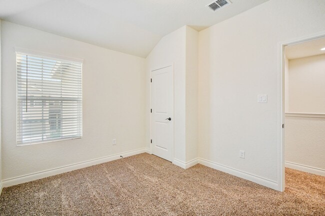 Building Photo - **2 Weeks Free!** Beautiful 3 Bedroom Duplex in New Braunfels – Modern Finishes & Great Layout!