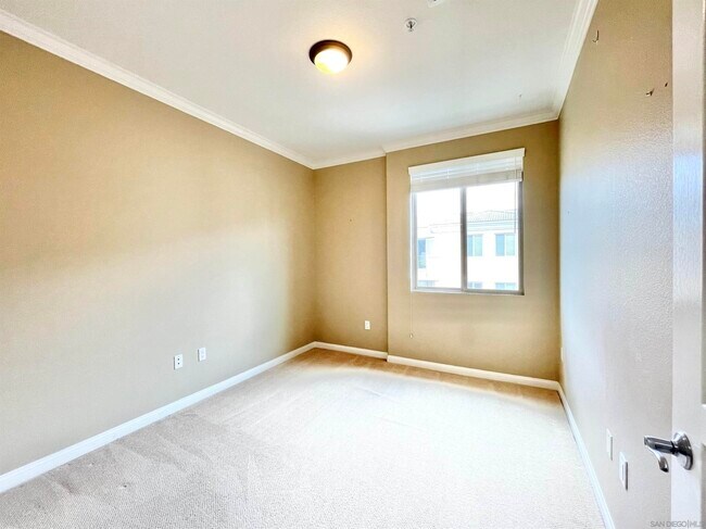 Building Photo - 3857 Pell Plz