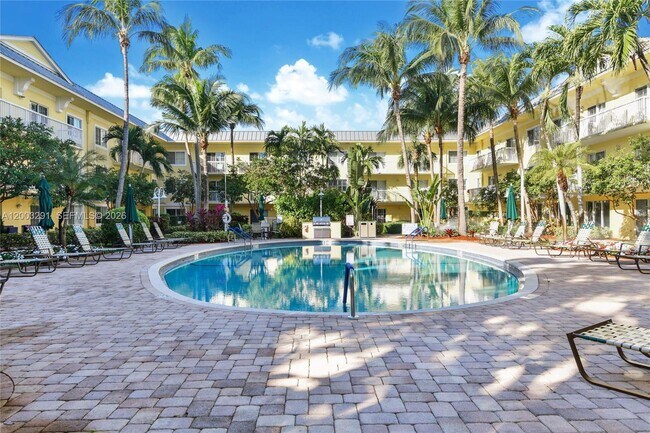 Building Photo - 150 NE 15th Ave