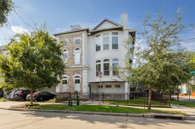 Primary Photo - 1221 Kipling St