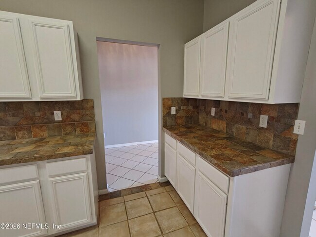 Building Photo - 1563 Lakeway Dr