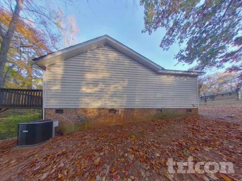 Building Photo - 6273 Branch Hill Cir