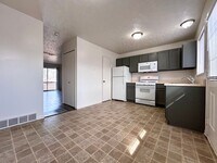 Building Photo - Two Bedroom Townhome In Southeast Grand Rapids