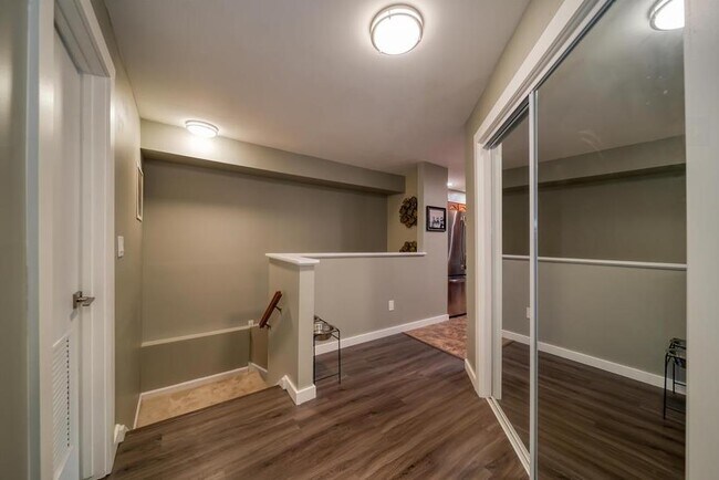 Building Photo - 302 Heights Dr