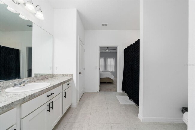 Building Photo - 5864 Bovine Dr